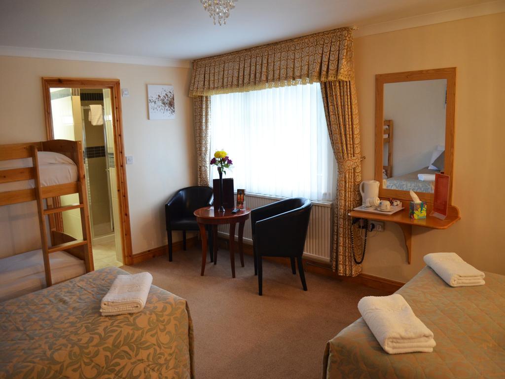 Gatwick Cambridge Hotel Horley Exterior photo