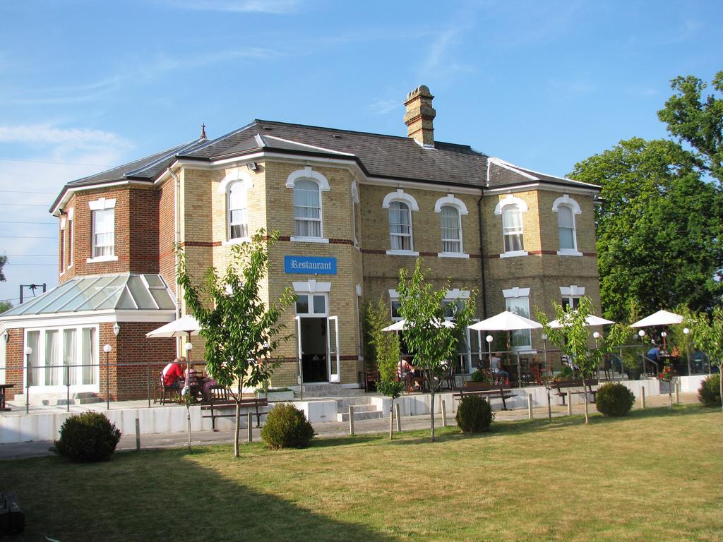 Gatwick Cambridge Hotel Horley Exterior photo
