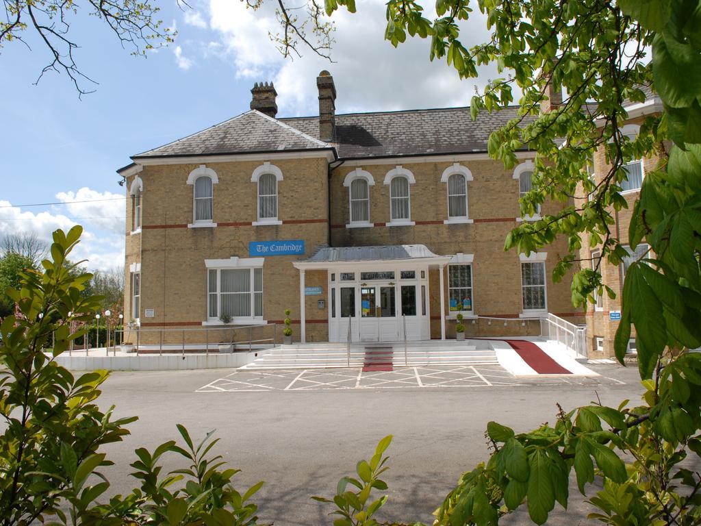 Gatwick Cambridge Hotel Horley Exterior photo
