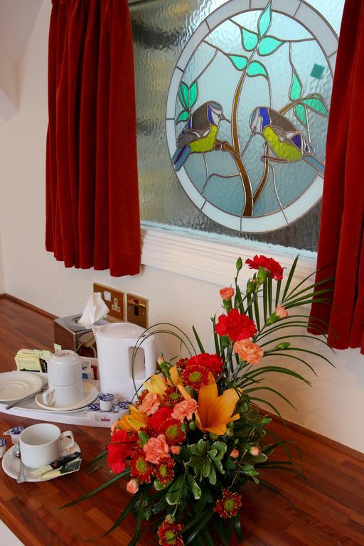 Gatwick Cambridge Hotel Horley Room photo